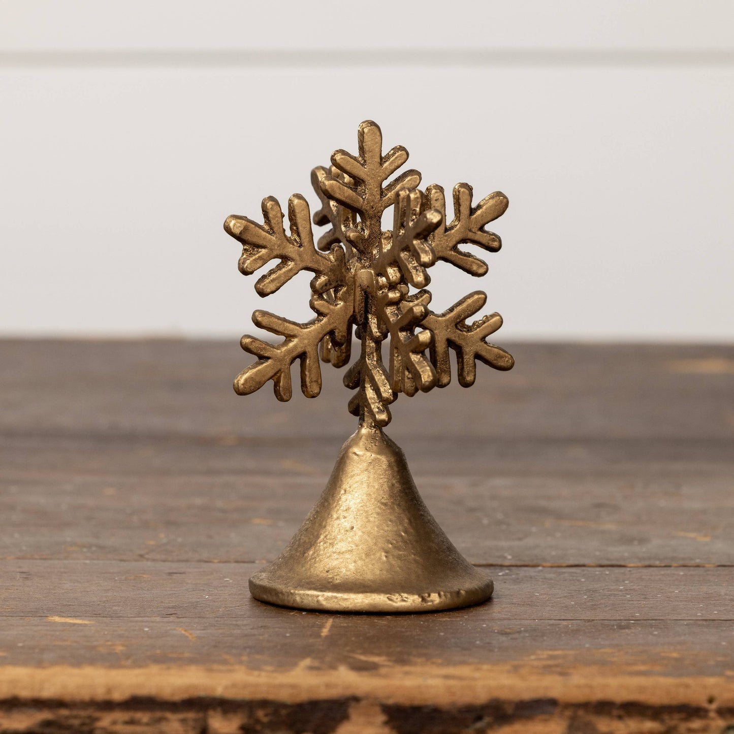 GOLD METAL SNOWFLAKE ON STAND