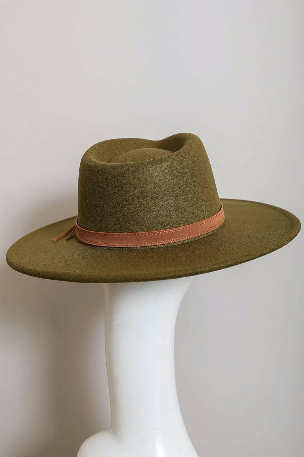 Chic Flat Brim Buckle Hat – Bestselling Fashion Accessory 🏝