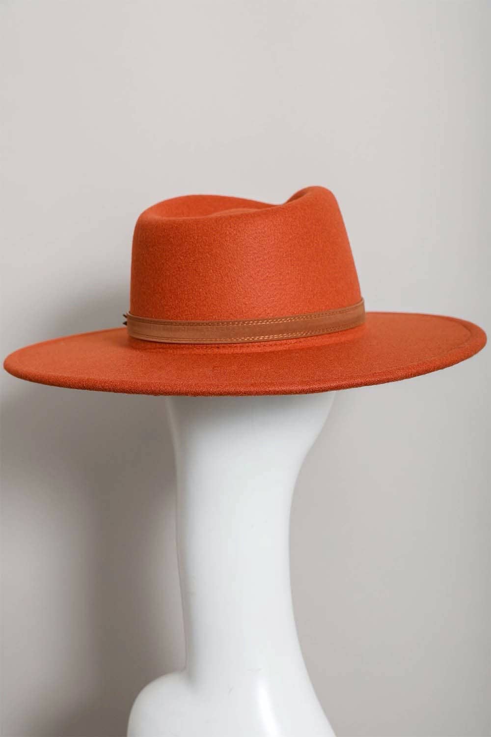 Chic Flat Brim Buckle Hat – Bestselling Fashion Accessory 🏝