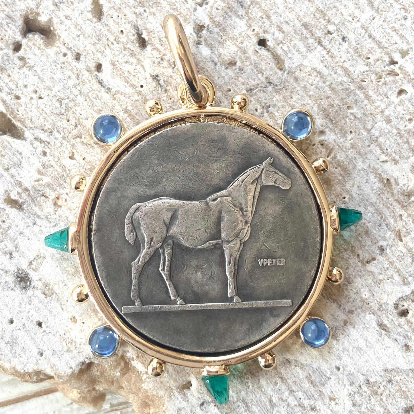 Queen Horse England Royal Family coin jewelry necklace Kande