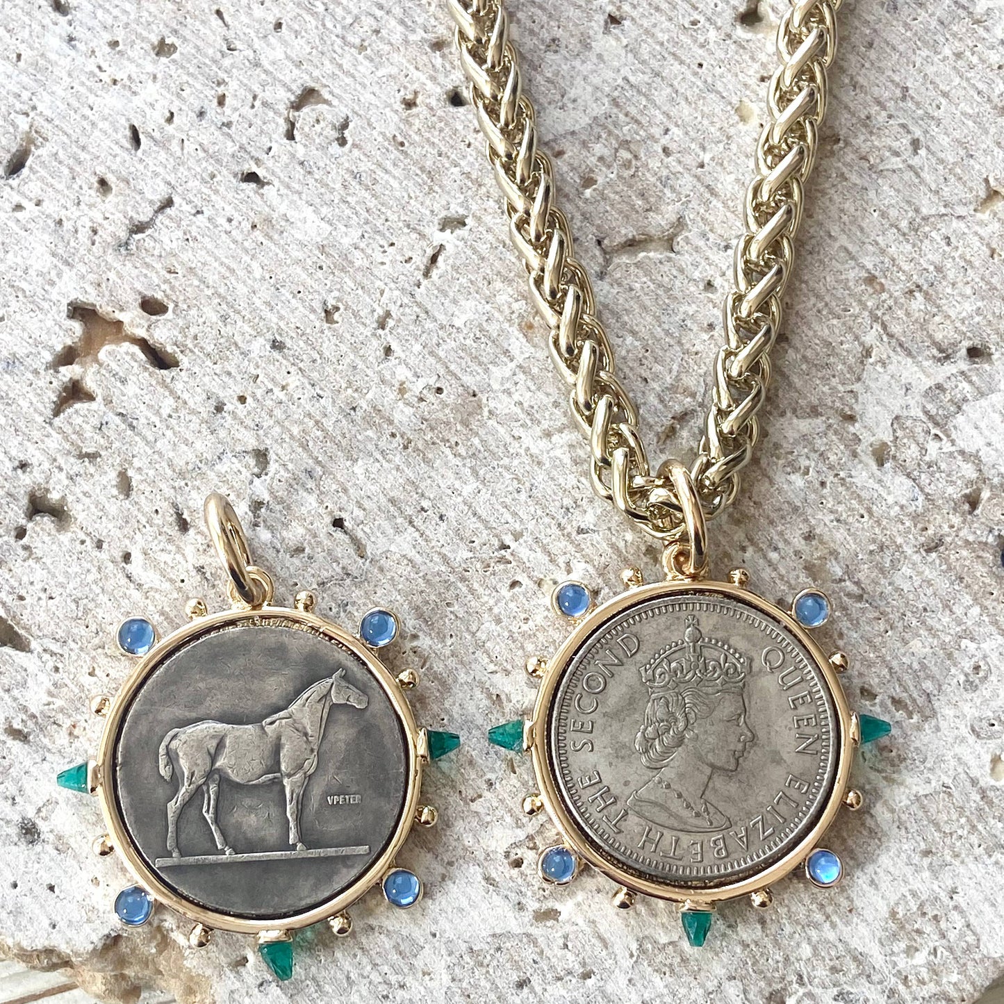 Queen Horse England Royal Family coin jewelry necklace Kande