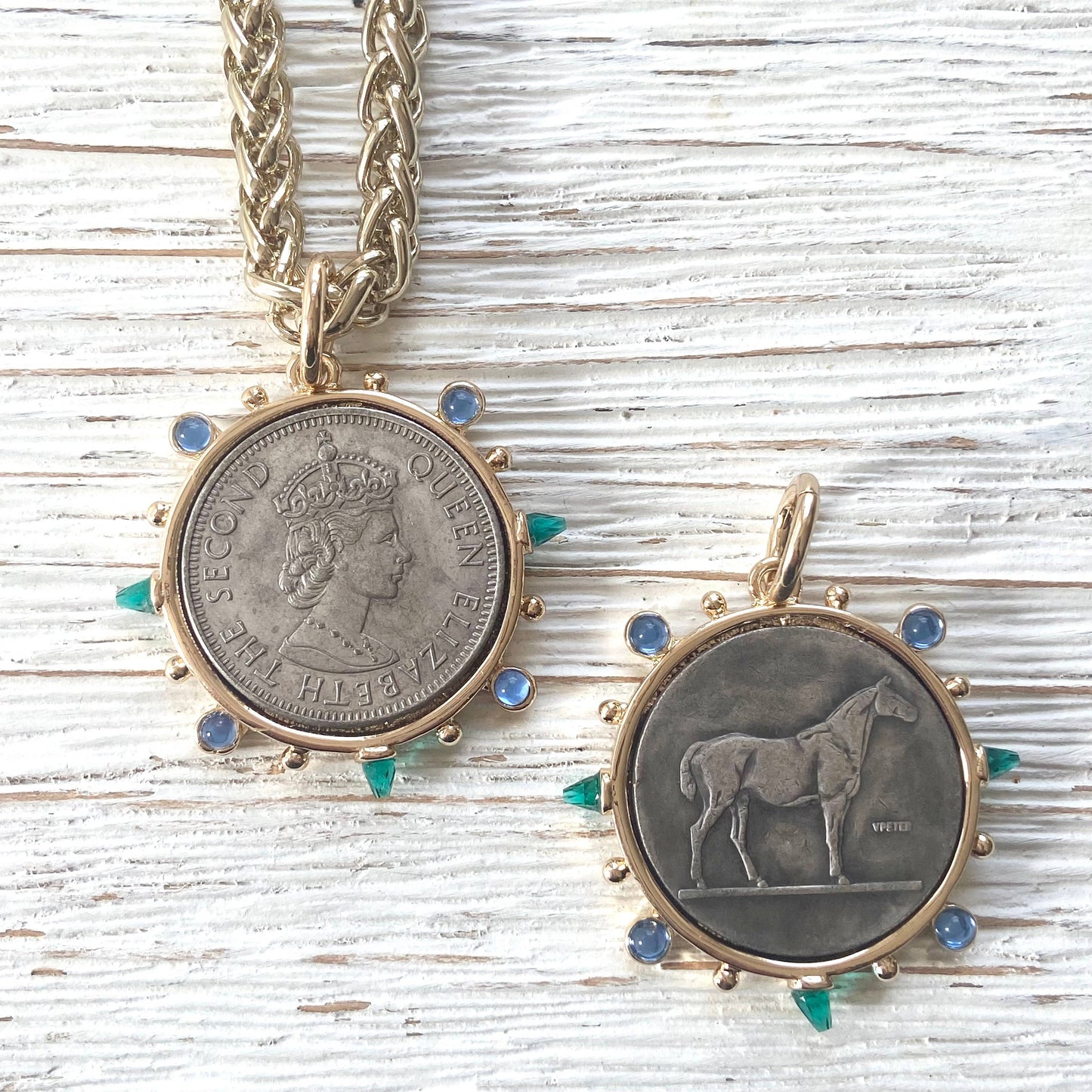 Queen Horse England Royal Family coin jewelry necklace Kande