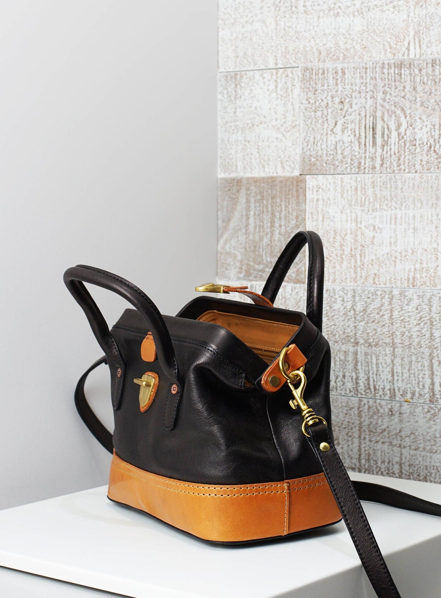 Wonder XL Vintage Top-handle Satchel - Black