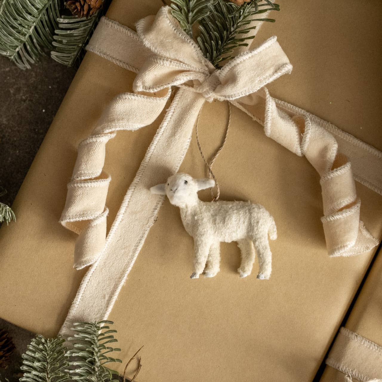 STANDING LAMB ORNAMENT