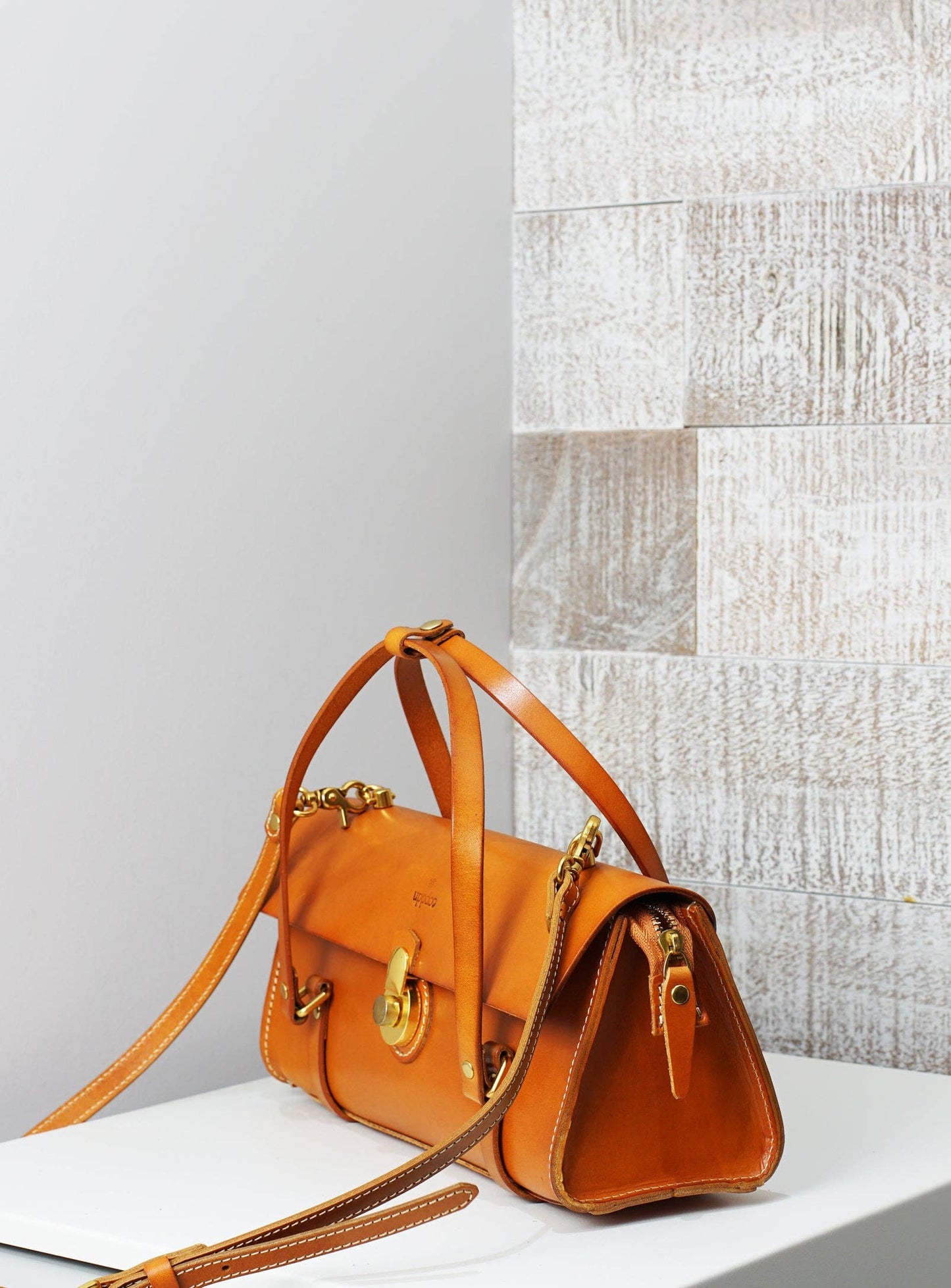 Vive 2.0 Classic Baguette Satchel- Apricot