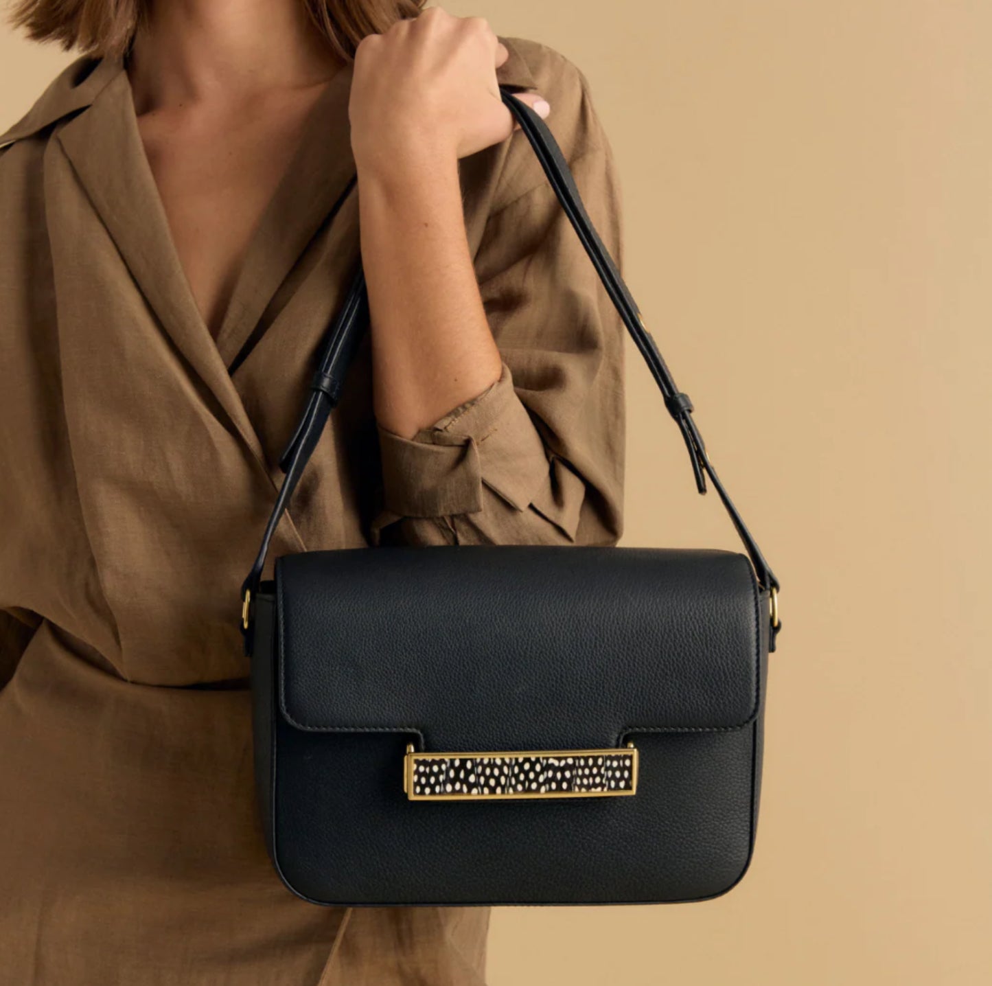 Brackish Oxford Crossbody Bag in Black-Guinea