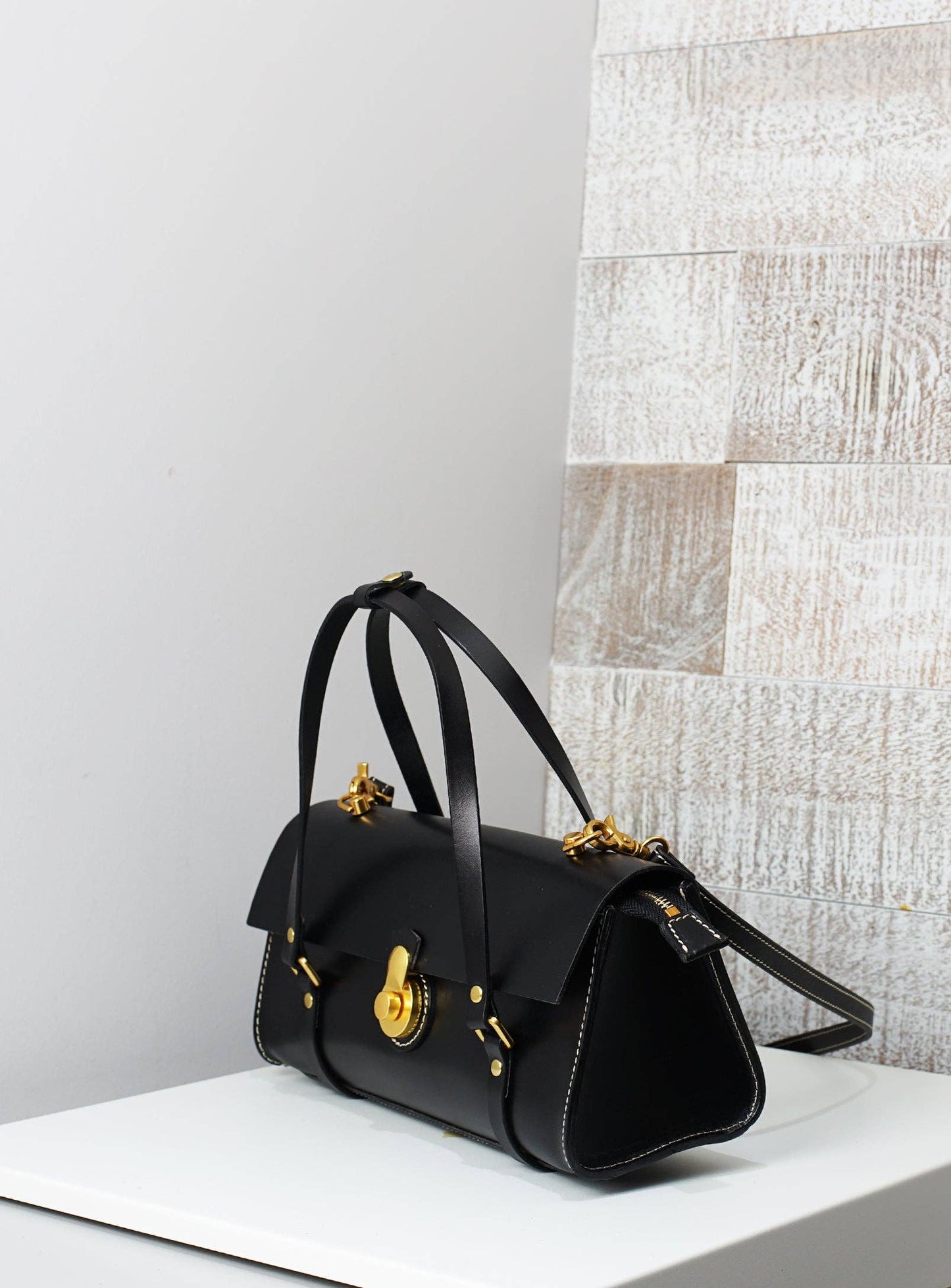 Vive 2.0 Classic Baguette Satchel- Black