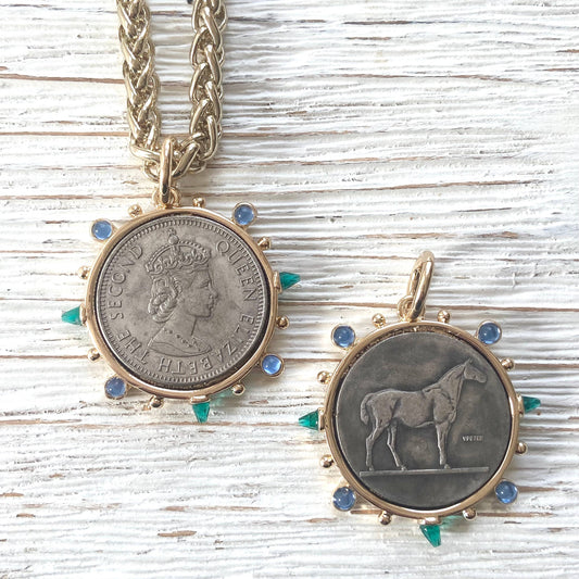Queen Horse England Royal Family coin jewelry necklace Kande